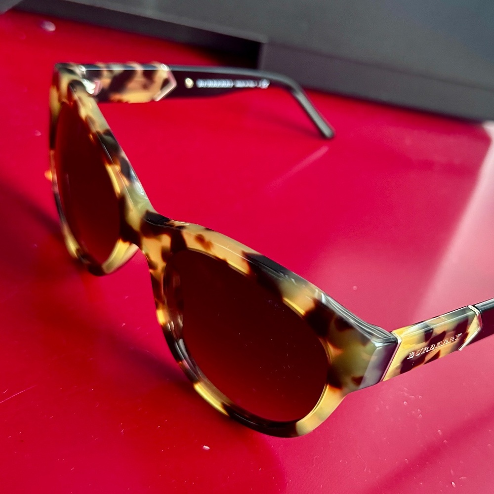 Burberry Sunglasses & Had Case Brown Tortoise # 864 EUC - Picture 3 of 9